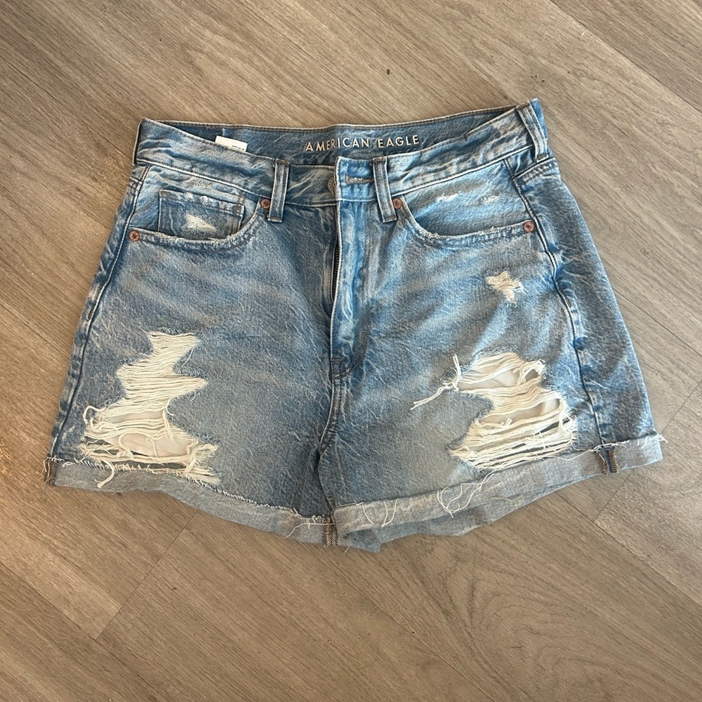 American Eagle Distressed Mom Jean Shorts — UNWORN